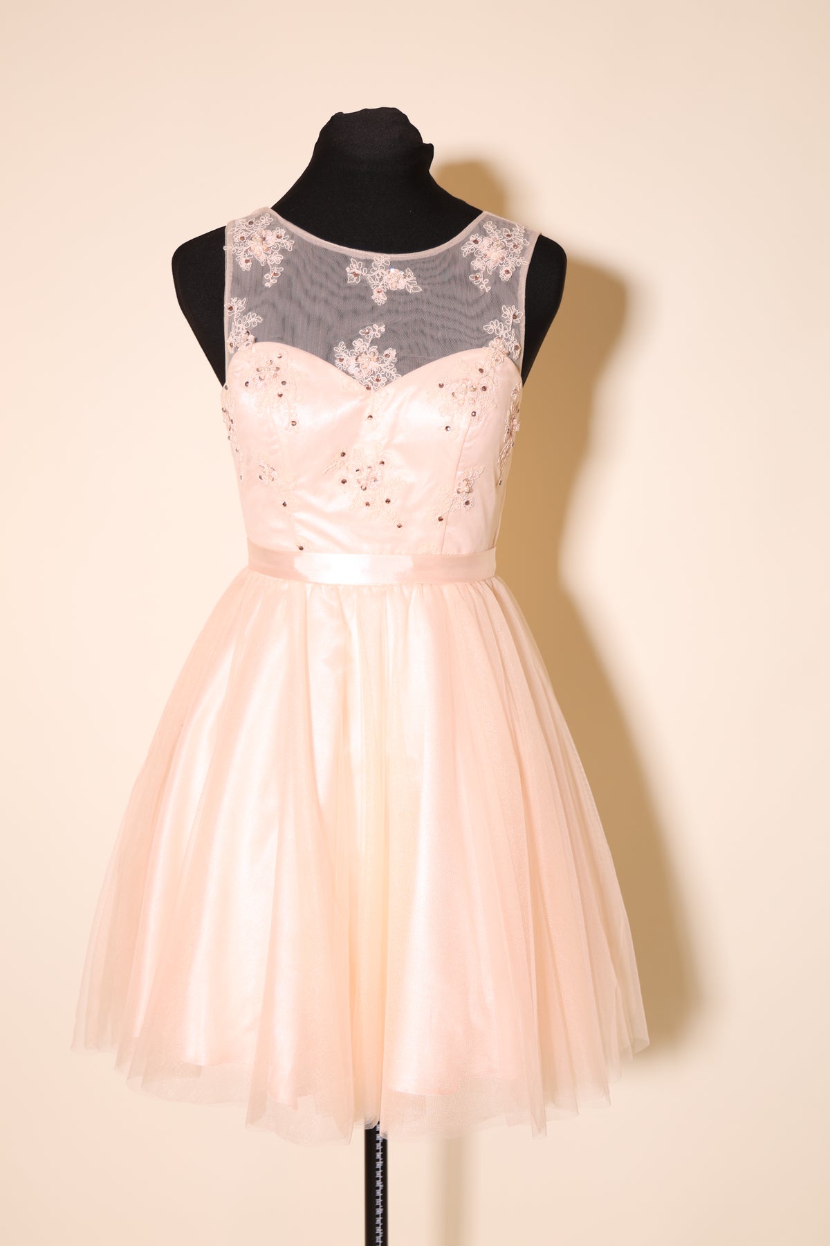 Second Hand kurzes Tüllkleid mit schimmerndem Unterrock, hellrosa