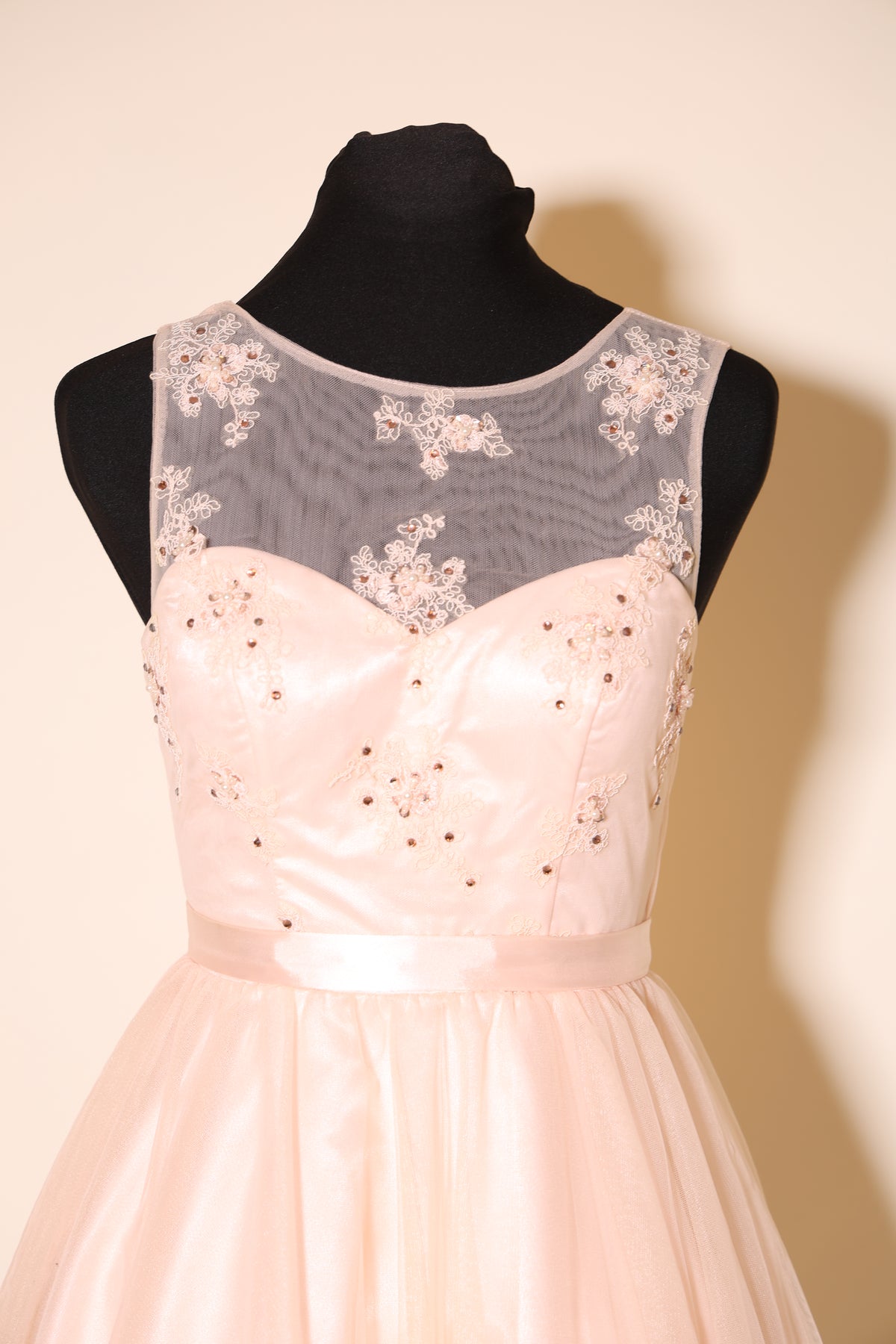 Second Hand kurzes Tüllkleid mit schimmerndem Unterrock, hellrosa