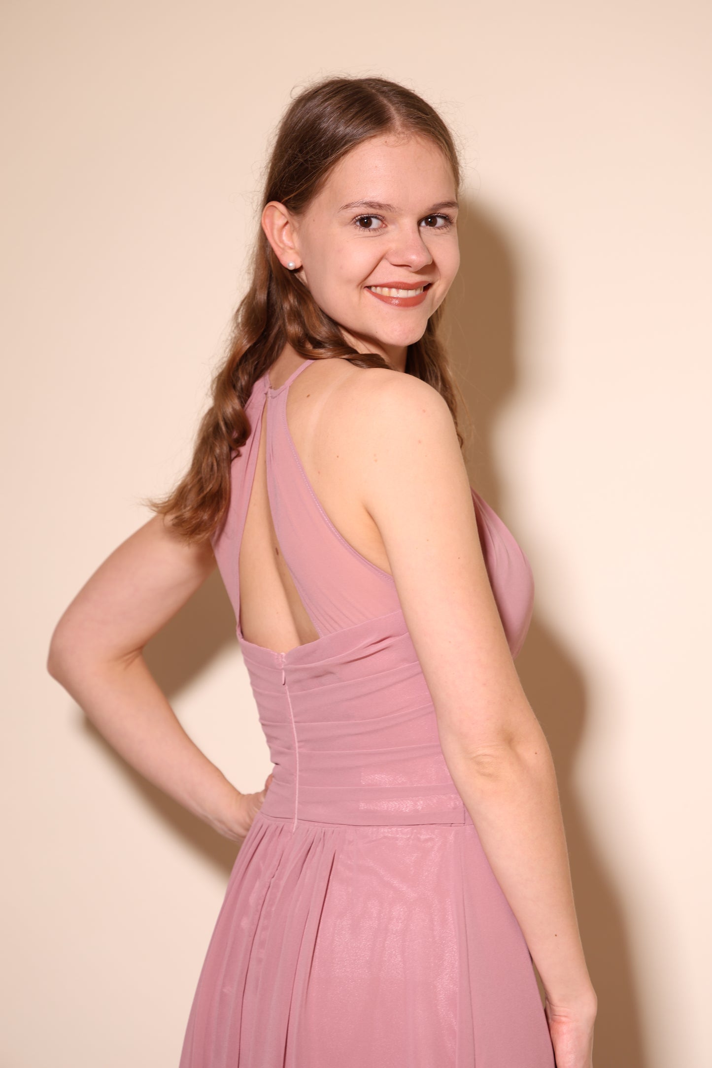 Ballkleid mit elegantem, hochgeschlossenem Ausschnitt, altrosa