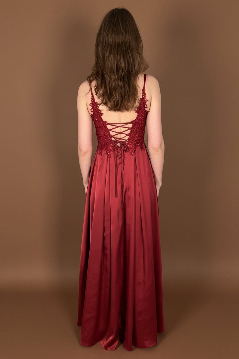 langes Abendkleid mit Spitze, Schnürung & Satinrock, kaminrot