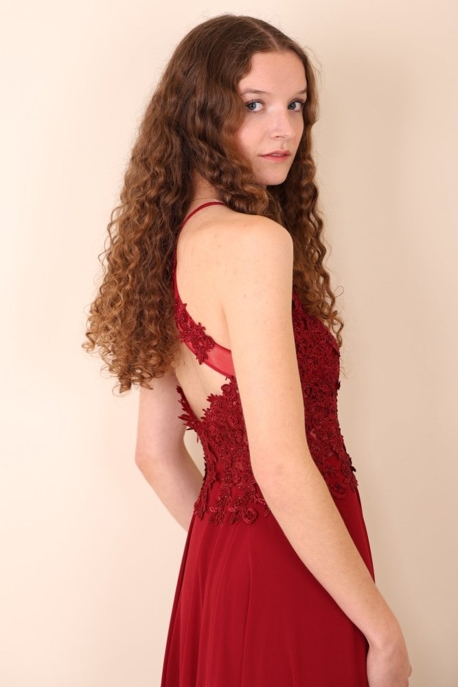 Abendkleid mit Spitzenoberteil, Neckholder & Schlitz, dunkelrot - Dein Kleiderladen
