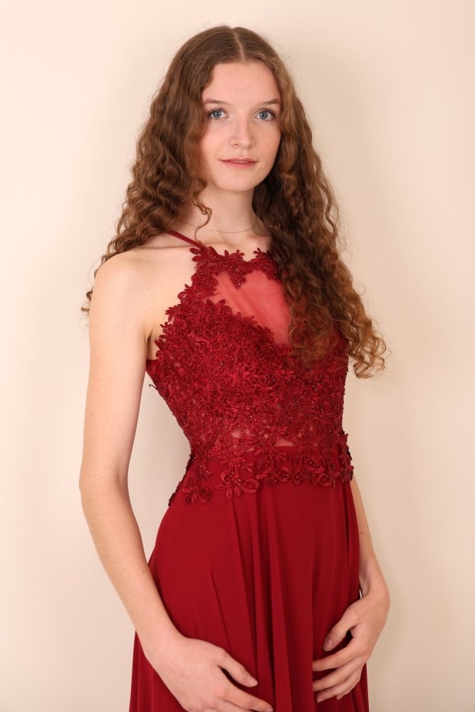 Abendkleid mit Spitzenoberteil, Neckholder & Schlitz, dunkelrot - Dein Kleiderladen