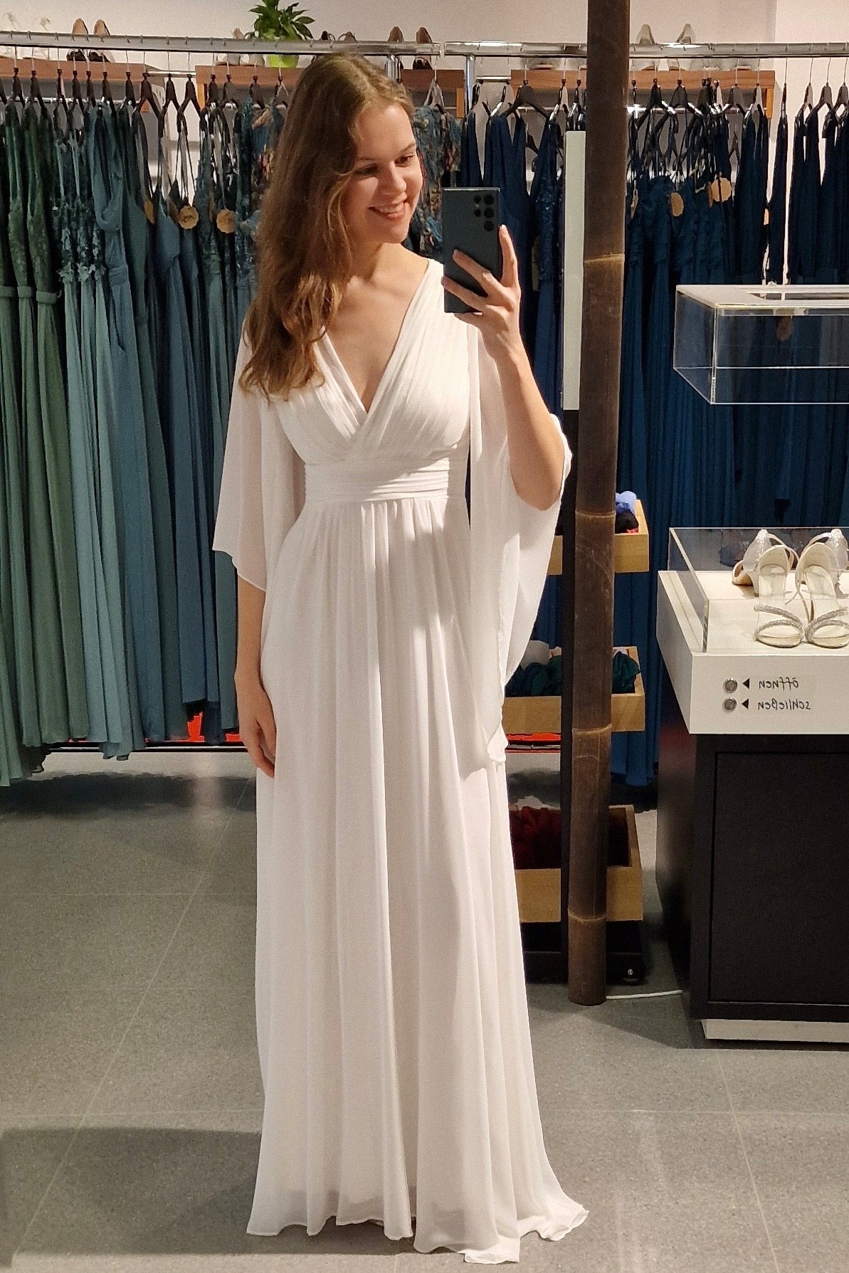 Brautkleid mit langen Ärmeln - Dein Kleiderladen