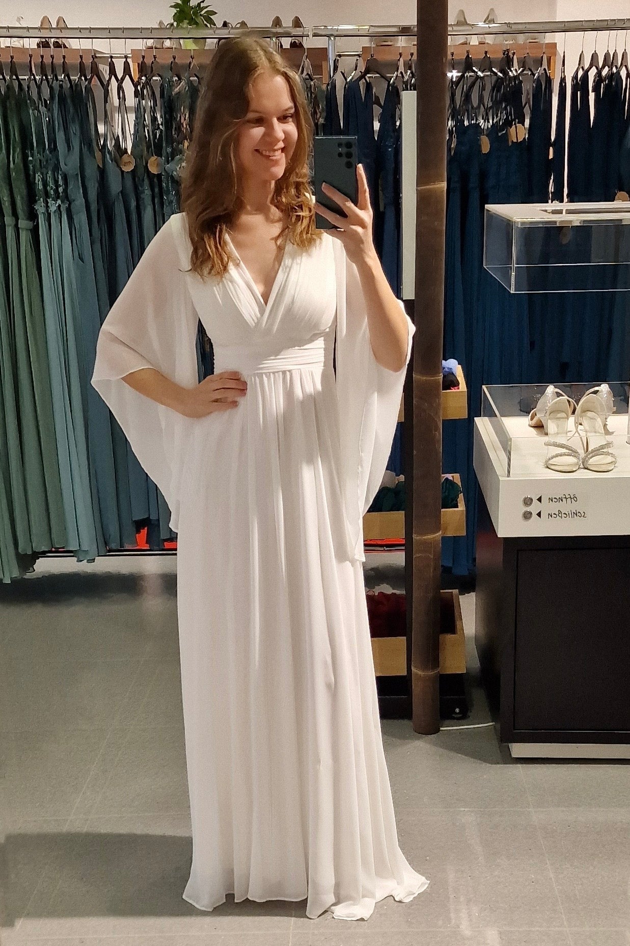 Brautkleid mit langen Ärmeln - Dein Kleiderladen