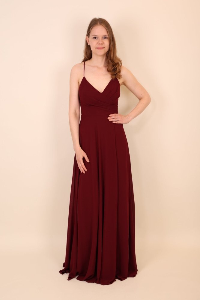 Chiffonkleid mit Schnürung, hohem Beinschlitz und Raffungen, dunkelrot - Dein Kleiderladen