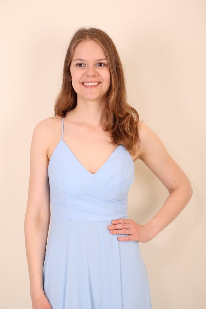 Chiffonkleid mit Schnürung, hohem Beinschlitz und Raffungen, hellblau - Dein Kleiderladen