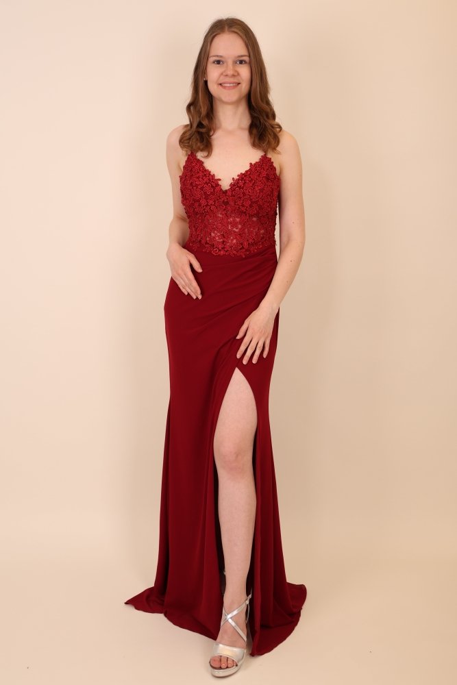 Chiffonkleid mit Spitzenoberteil, Schnürung & Schlitz, dunkelrot - Dein Kleiderladen