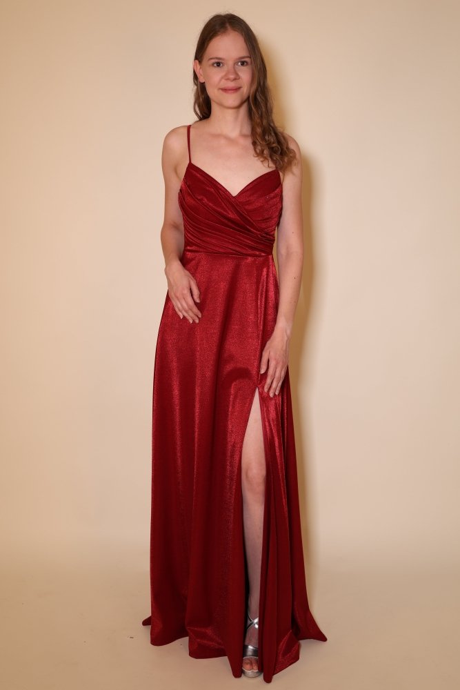 Funkelndes Abendkleid mit Drapierung, Rückenschnürung und Schlitz, Dunkelrot - Dein Kleiderladen