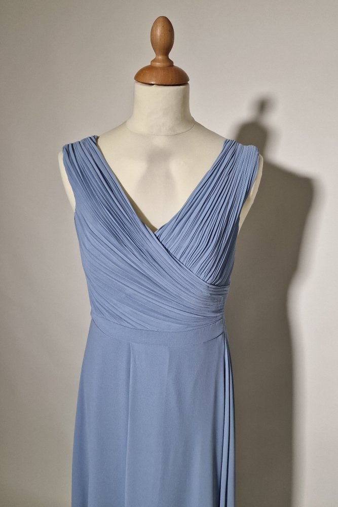 Große Größen Chiffonkleid mit V - Ausschnitt und Schlitz, hellblau - Dein Kleiderladen