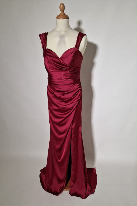 Große Größen Satin - Abendkleid mit Schnürung, Raffungen und Schlitz, dunkelrot - Dein Kleiderladen