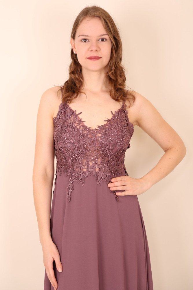 Langes Ballkleid mit Spitze und Spaghettiträgern, lila - Dein Kleiderladen