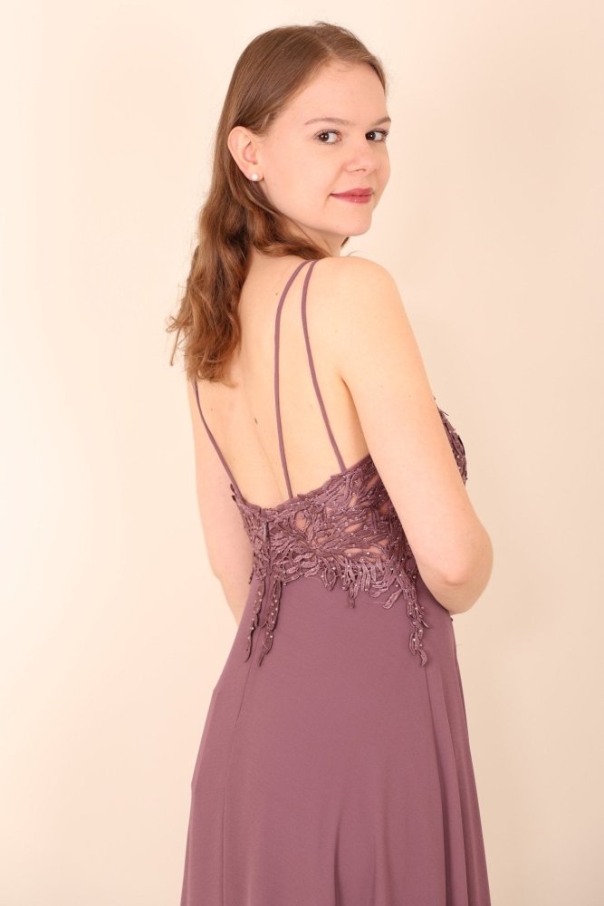 Langes Ballkleid mit Spitze und Spaghettiträgern, lila - Dein Kleiderladen