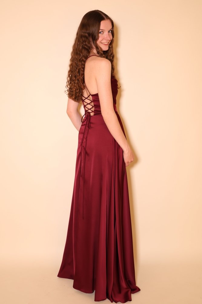 Langes Satin - Abendkleid mit Schlitz und Schnürung, dunkelrot - Dein Kleiderladen