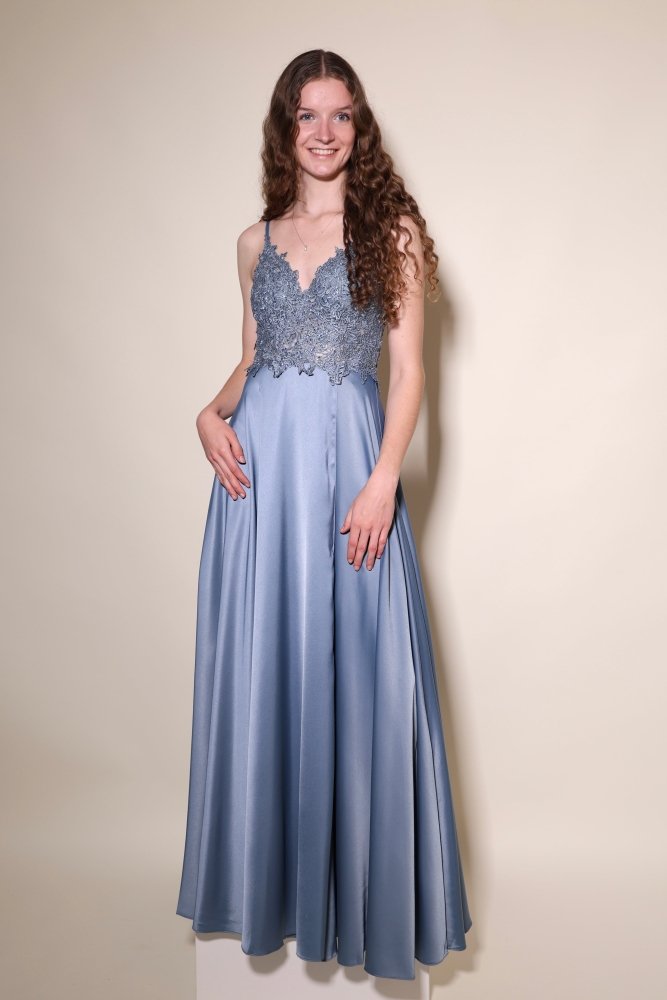Langes Satinkleid mit Spitze und Schlitz, graublau - Dein Kleiderladen