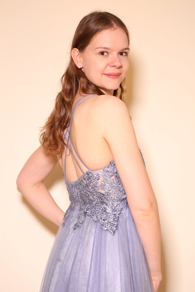 Langes Tüllkleid mit funkelnder Spitze und Schlitz, graublau - Dein Kleiderladen