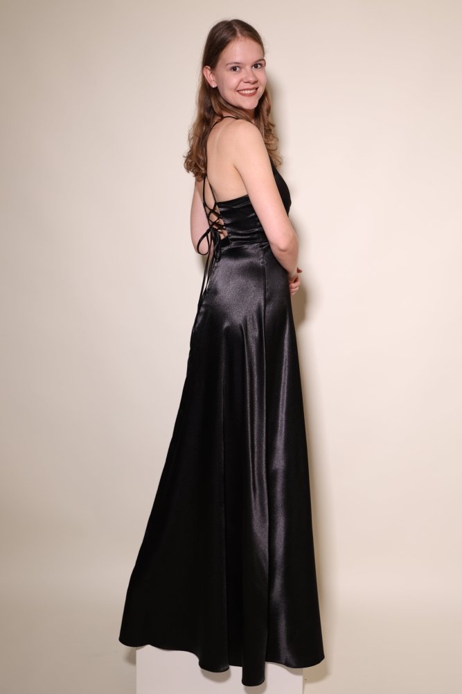 Satinkleid mit V - Ausschnitt, Schnürung und Schlitz, schwarz - Dein Kleiderladen