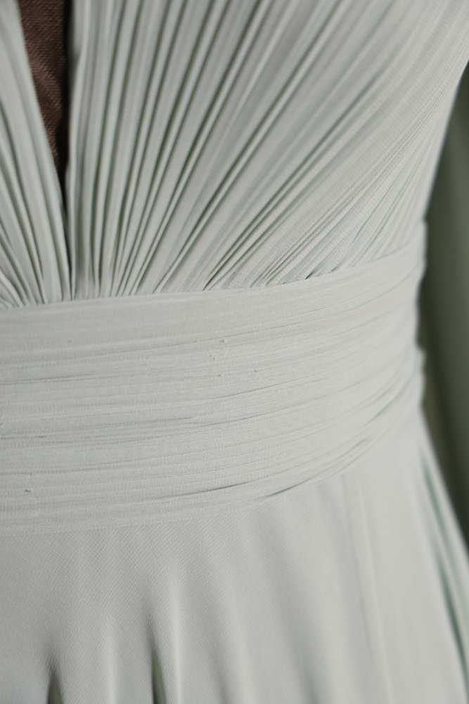 Second Hand Abendkleid mit tiefem V - Ausschnitt, langen Cape - Ärmeln und fließendem Chiffon - Maxirock, mint - Dein Kleiderladen