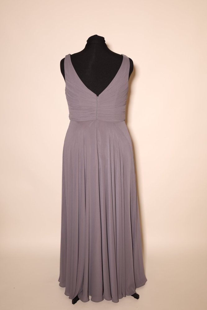 Second Hand Abendkleid mit V - Ausschnitt, Raffungen und fließendem Maxirock, dunkelgrau - Dein Kleiderladen