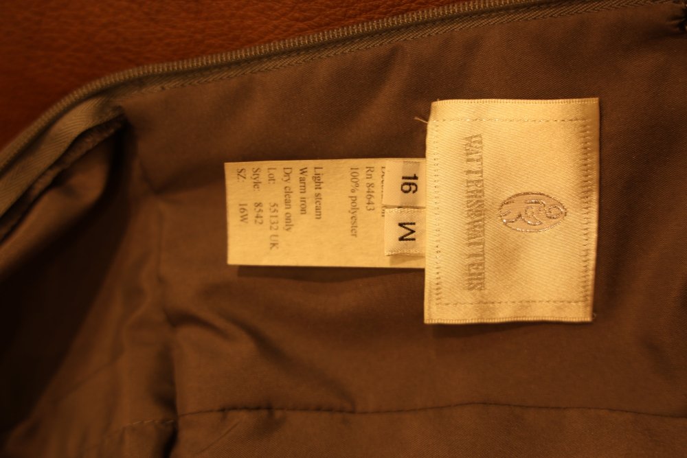 Second Hand Abendkleid mit V - Ausschnitt, Raffungen und fließendem Maxirock, dunkelgrau - Dein Kleiderladen