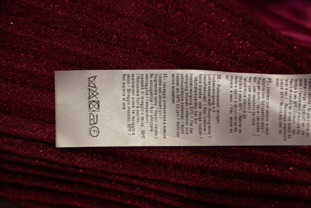 Second - Hand Chiffonkleid mit V - Ausschnitt, ausgefallenem Rückenausschnitt und Plisseerock, pink - Dein Kleiderladen