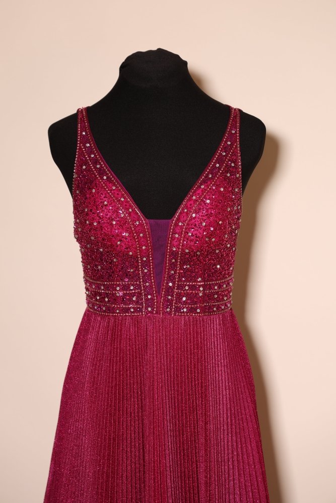 Second - Hand Chiffonkleid mit V - Ausschnitt, ausgefallenem Rückenausschnitt und Plisseerock, pink - Dein Kleiderladen