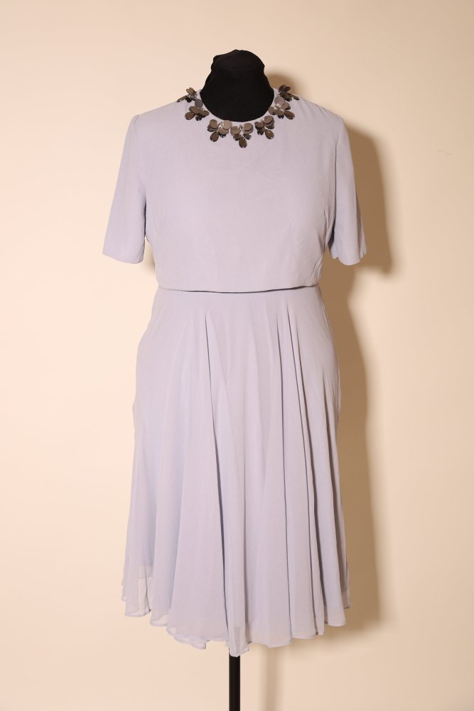 Second Hand Cocktailkleid mit rundem Ausschnitt und schwingendem Chiffon - Midirock, hellgrau - Dein Kleiderladen