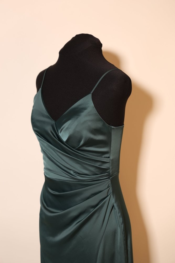 Second Hand elegantes Satin - Abendkleid mit V - Ausschnitt, dunkelgrün - Dein Kleiderladen