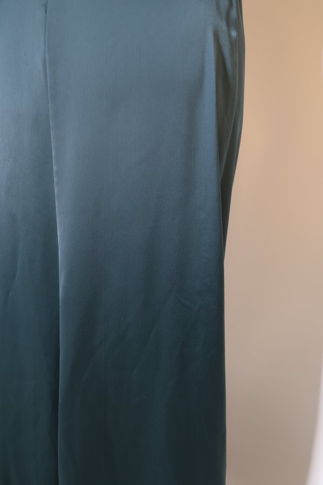 Second Hand elegantes Satin - Abendkleid mit V - Ausschnitt, dunkelgrün - Dein Kleiderladen