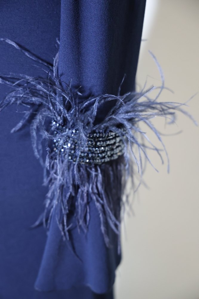 Second Hand langärmliges Kleid mit semitransparentem Rückenausschnitt, dunkelblau - Dein Kleiderladen