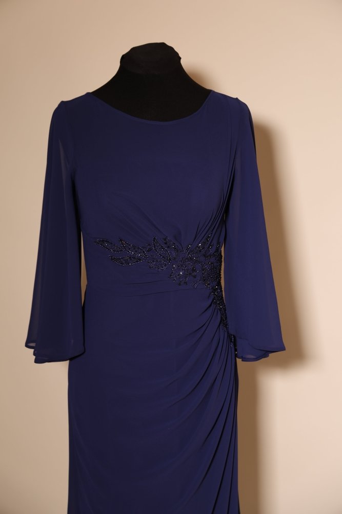 Second - Hand langarm Chiffonkleid mit Raffungen und Bestickungen, dunkelblau - Dein Kleiderladen