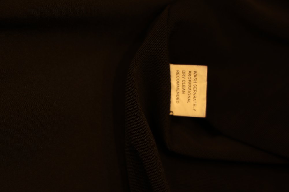 Second Hand langärmeliges Abendkleid mit Stehkragen und dezenten Applikationen, schwarz - Dein Kleiderladen