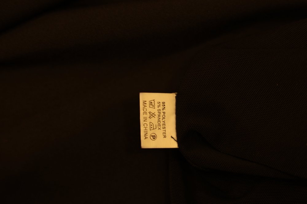Second Hand langärmeliges Abendkleid mit Stehkragen und dezenten Applikationen, schwarz - Dein Kleiderladen