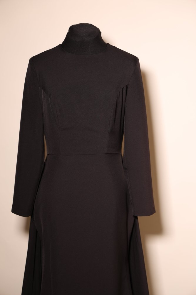 Second Hand langärmeliges Abendkleid mit Stehkragen und dezenten Applikationen, schwarz - Dein Kleiderladen