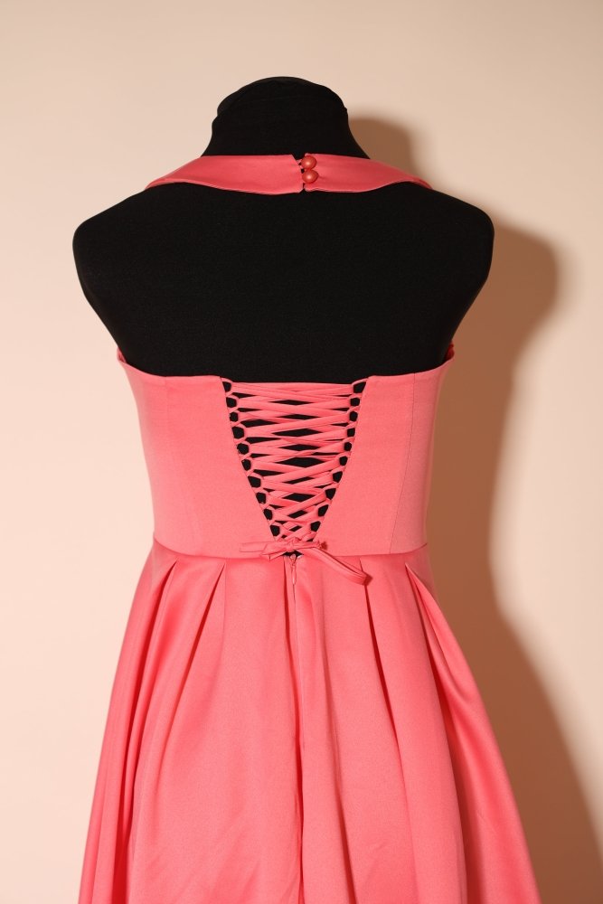 Second Hand Neckholder - Cocktailkleid mit Schnür - Rückenteil und schwingendem Rock, koralle - Dein Kleiderladen
