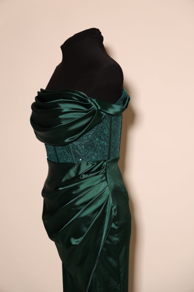 Second - Hand Off - Shoulder Satinkleid mit Korsettoptik und Beinschlitz, dunkelgrün - Dein Kleiderladen