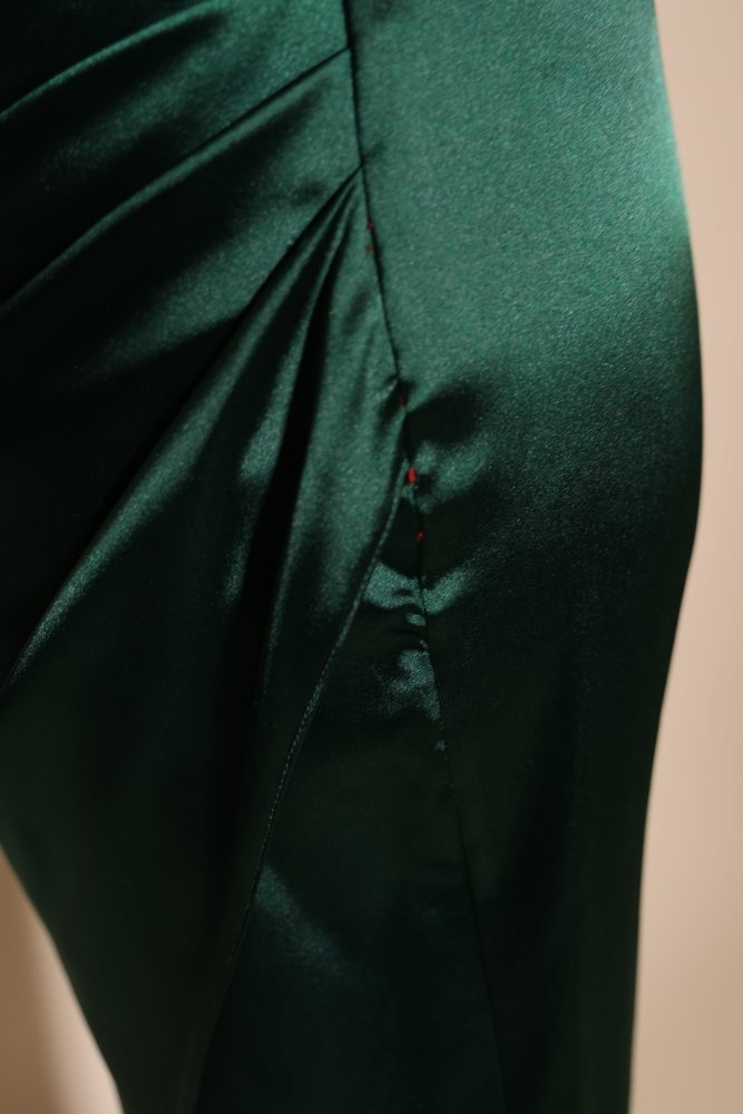 Second - Hand Off - Shoulder Satinkleid mit Korsettoptik und Beinschlitz, dunkelgrün - Dein Kleiderladen