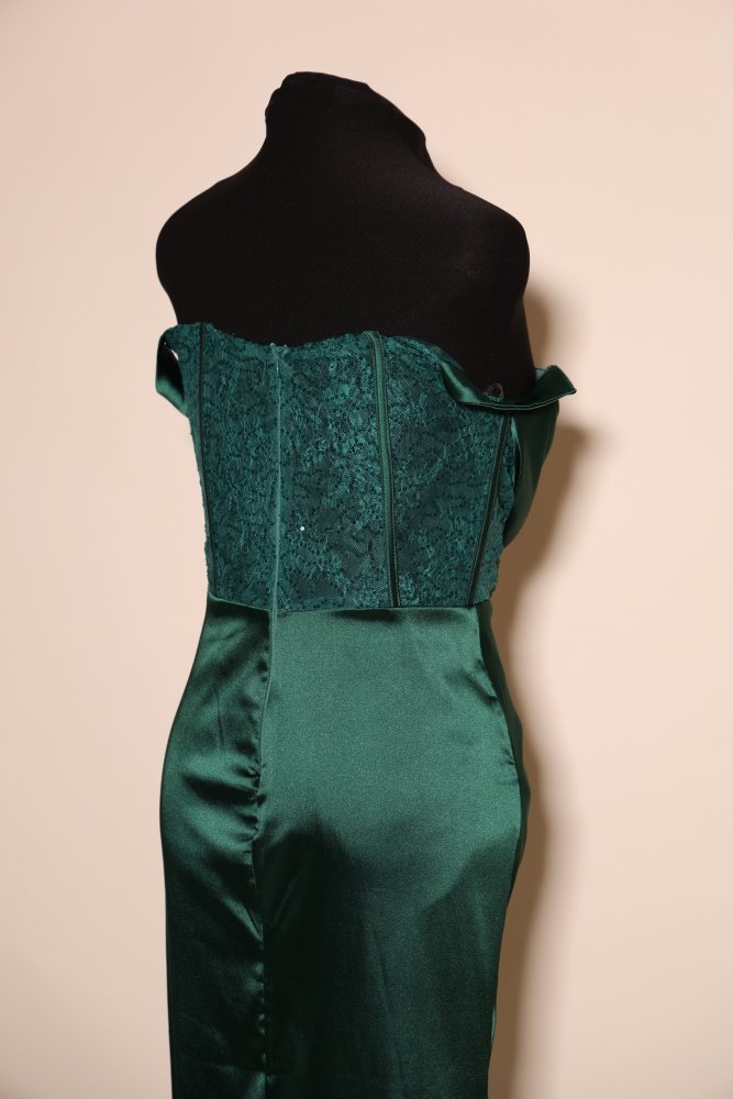 Second - Hand Off - Shoulder Satinkleid mit Korsettoptik und Beinschlitz, dunkelgrün - Dein Kleiderladen