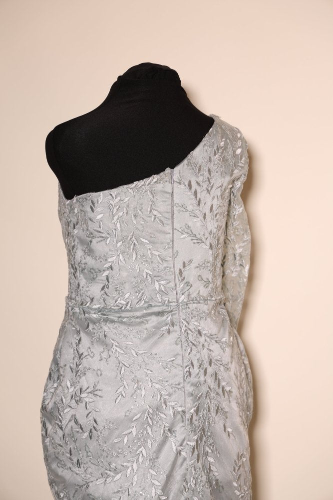 Second Hand One - Shoulder - Abendkleid mit Spitzenstickerei und Schlitz, silbergrau - Dein Kleiderladen