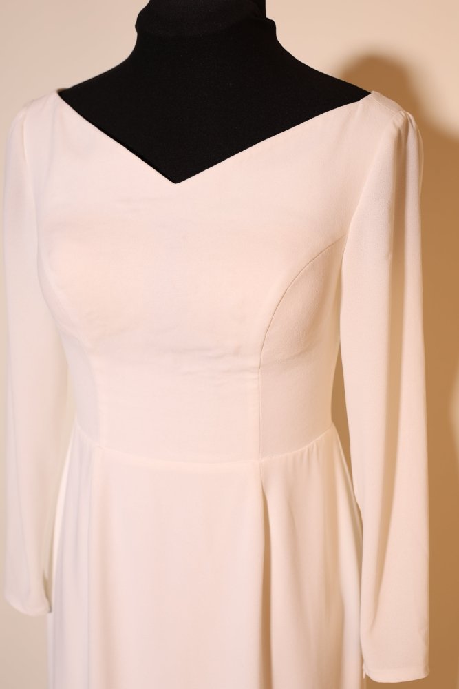 Second Hand schlichtes, langärmliges Brautkleid mit V - Ausschnitt, ivory - Dein Kleiderladen