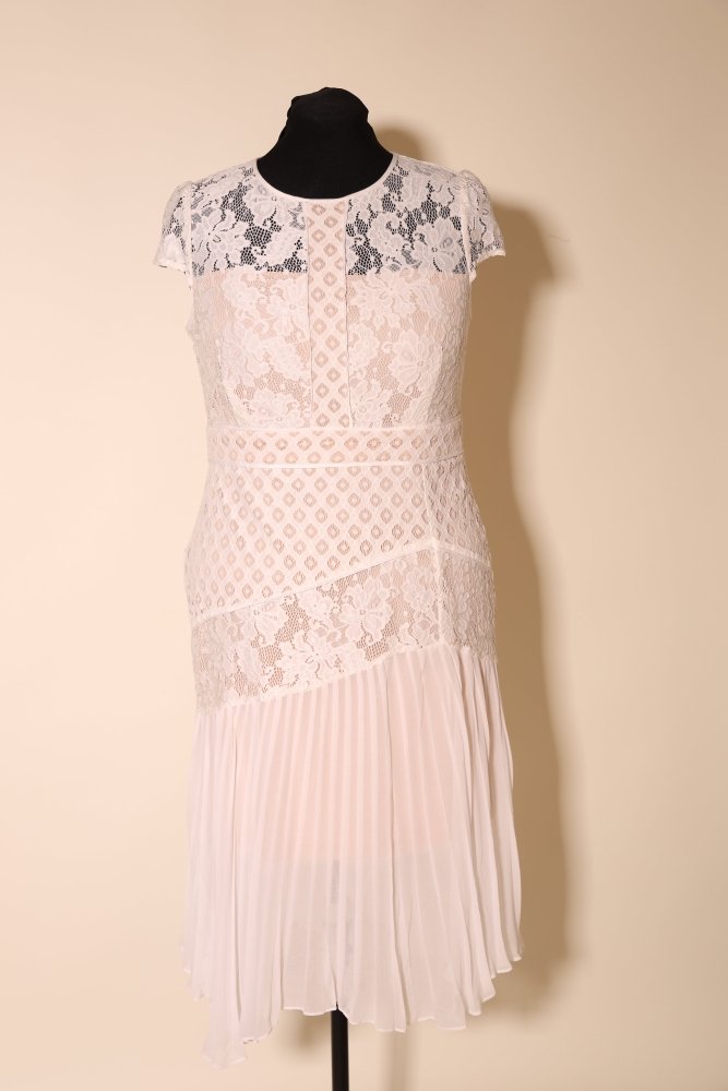 Second Hand Spitzenbrautkleid mit Rundhalsausschnitt und plissiertem Chiffonrock, beige - Dein Kleiderladen