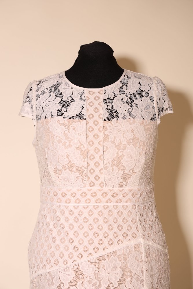 Second Hand Spitzenbrautkleid mit Rundhalsausschnitt und plissiertem Chiffonrock, beige - Dein Kleiderladen