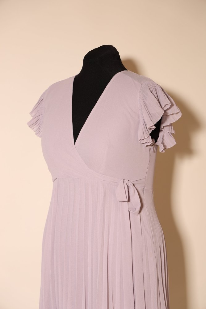 Second Hand Wickelkleid mit tiefem V - Ausschnitt und plissiertem Midirock, hellgrau - Dein Kleiderladen