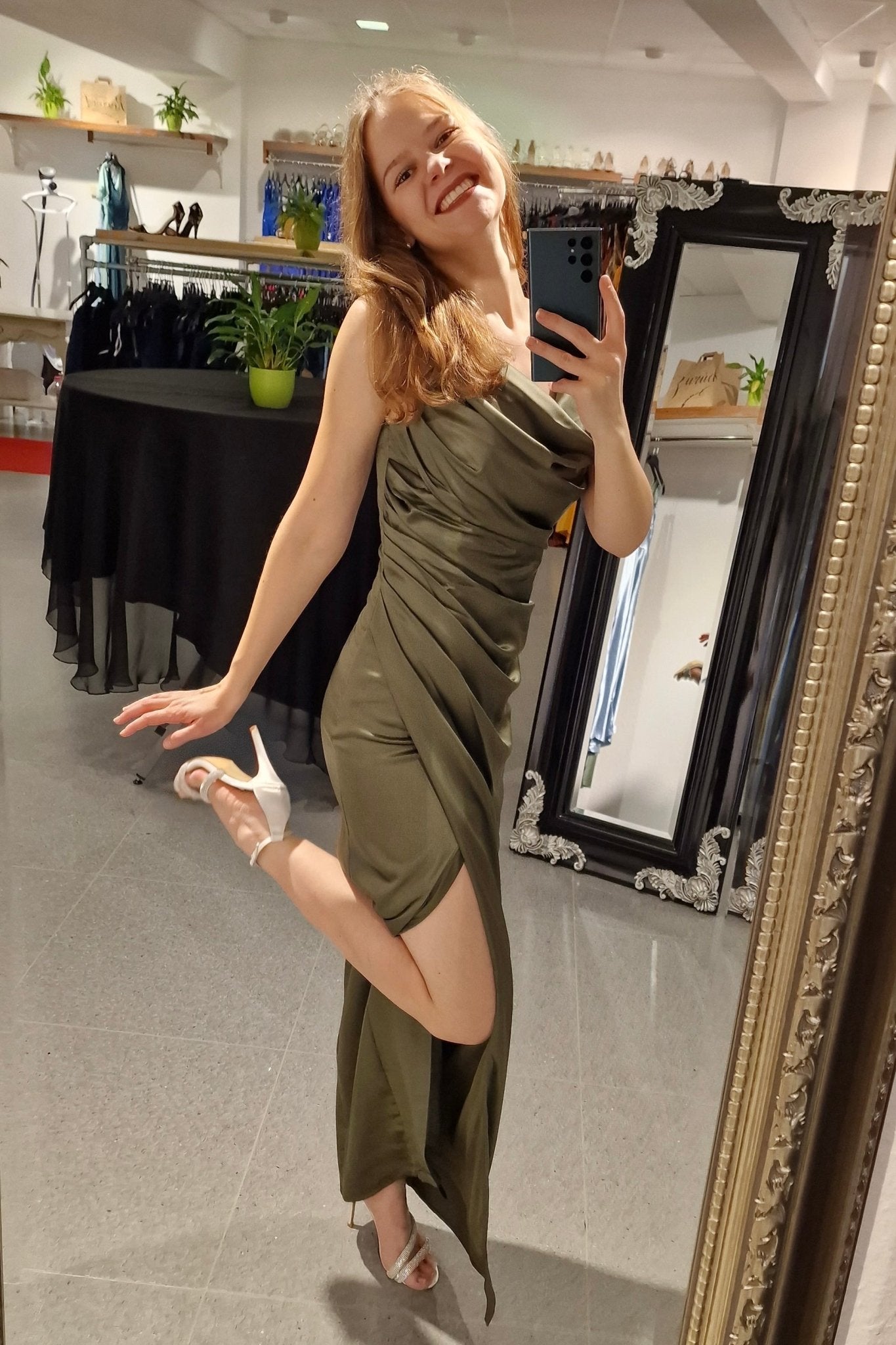 Ballkleid - Satinkleid mit Wasserfallausschnitt, khaki - Dein Kleiderladen