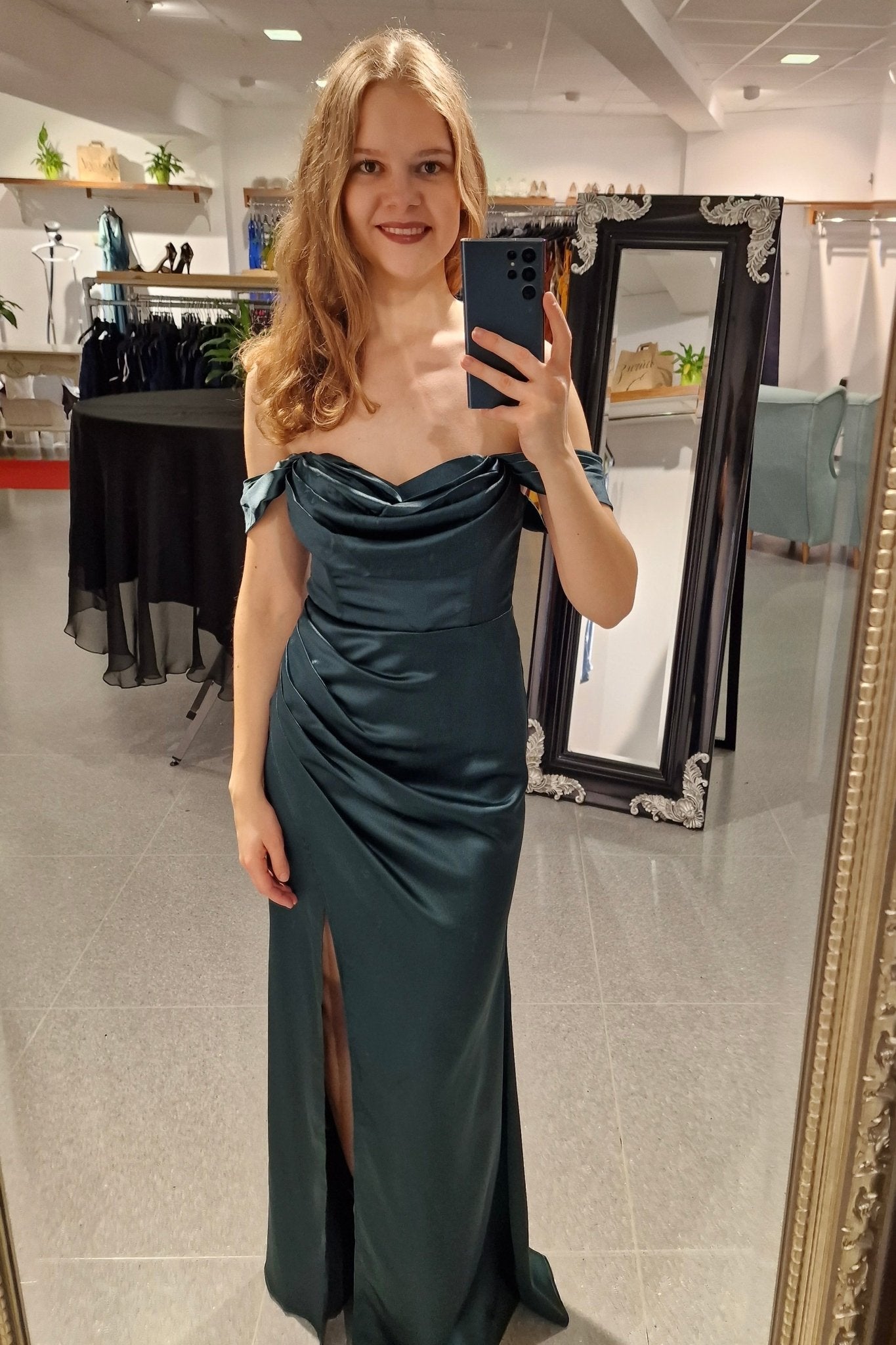 Ballkleid mit Schlitz und off shoulder Ausschnitt, dunkelgrün - Dein Kleiderladen