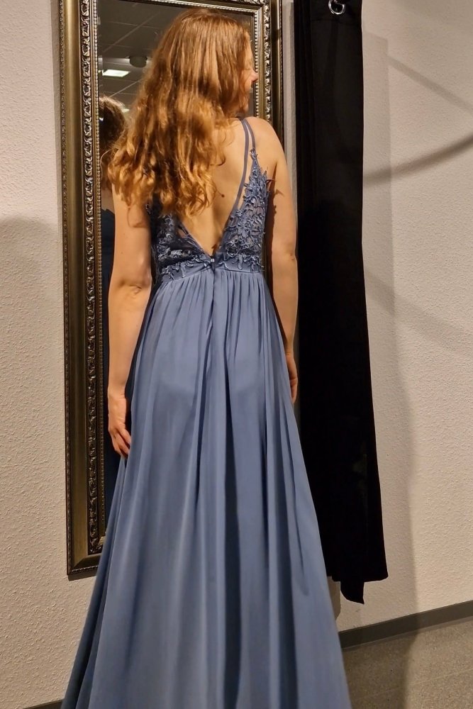 ﻿Besonderes langes schlichtes Kleid mit Schlitz und raffiniertem Rücken, graublau - Dein Kleiderladen