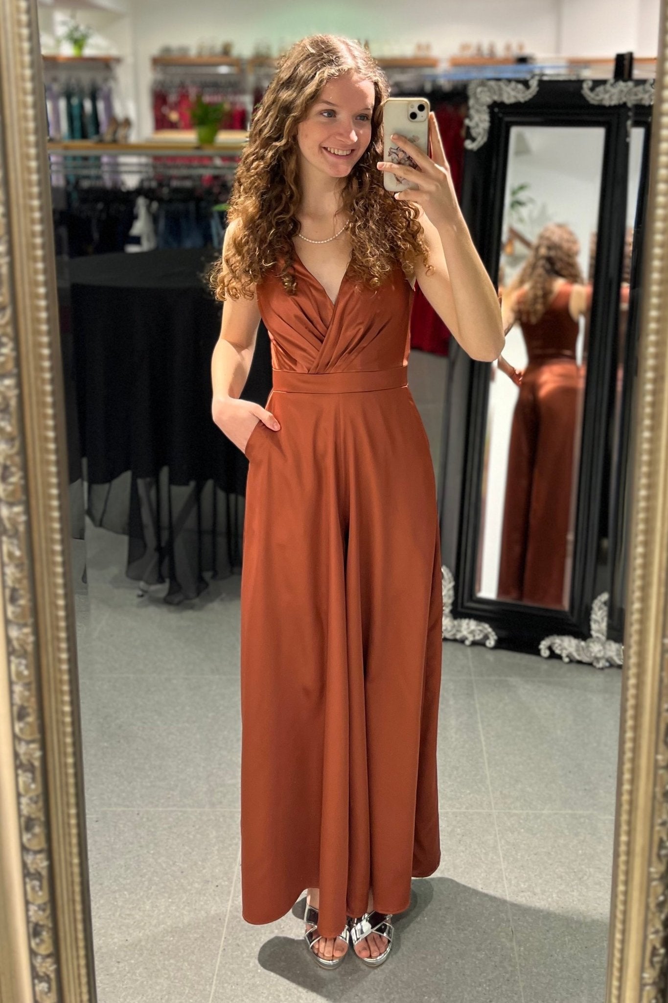 Besonders eleganter Satin-Jumpsuit terracotta - Dein Kleiderladen