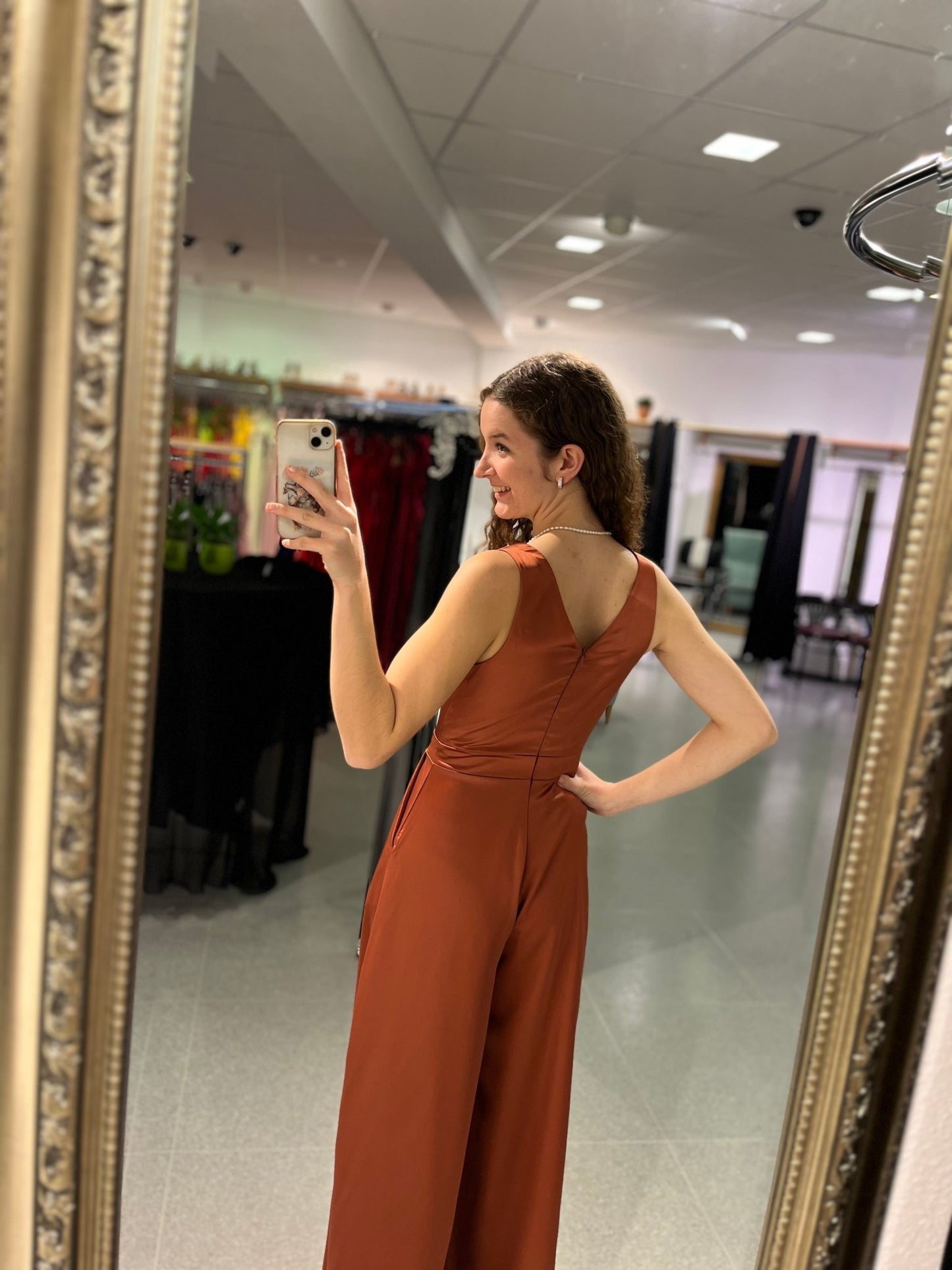 Besonders eleganter Satin-Jumpsuit terracotta - Dein Kleiderladen