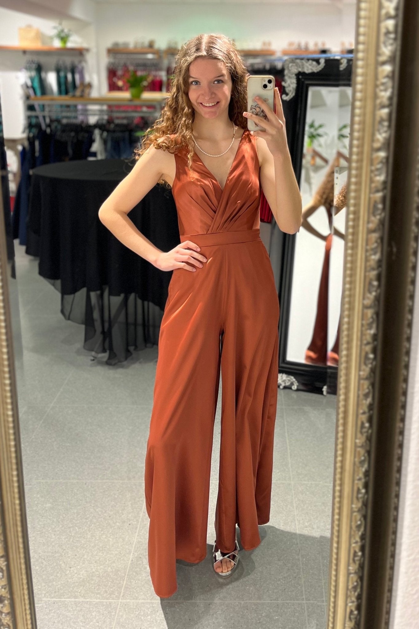 Besonders eleganter Satin-Jumpsuit terracotta - Dein Kleiderladen