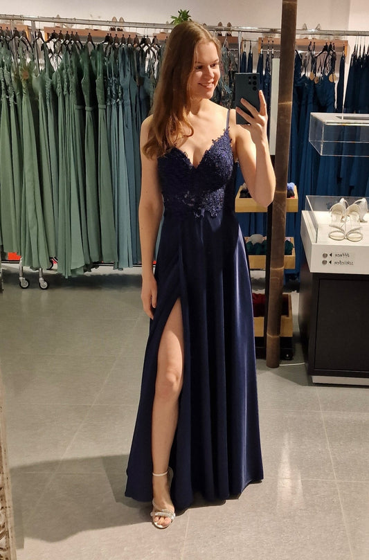 Bodenlanges Satin Kleid mit funkelnder Spitze und Schlitz, marineblau - Dein Kleiderladen