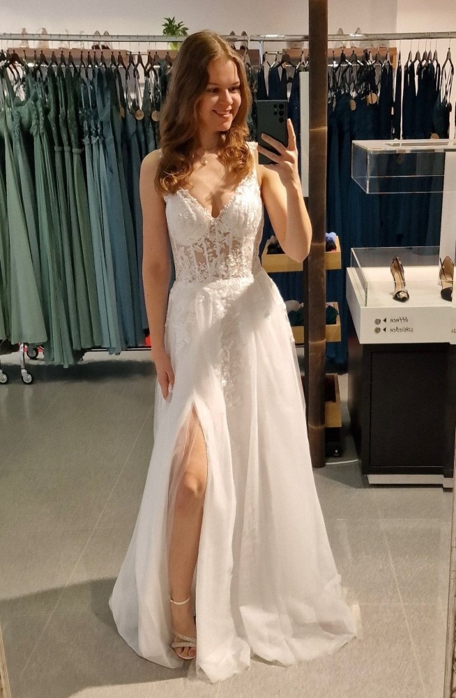 Brautkleid mit fein bestickter Korsage - Dein Kleiderladen